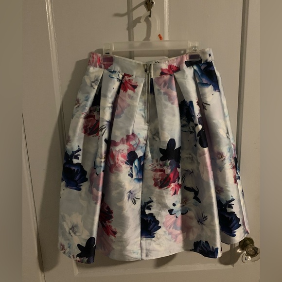 Floral mid length skirt - Picture 3 of 3